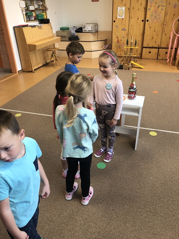 Opičky slaví narozeniny