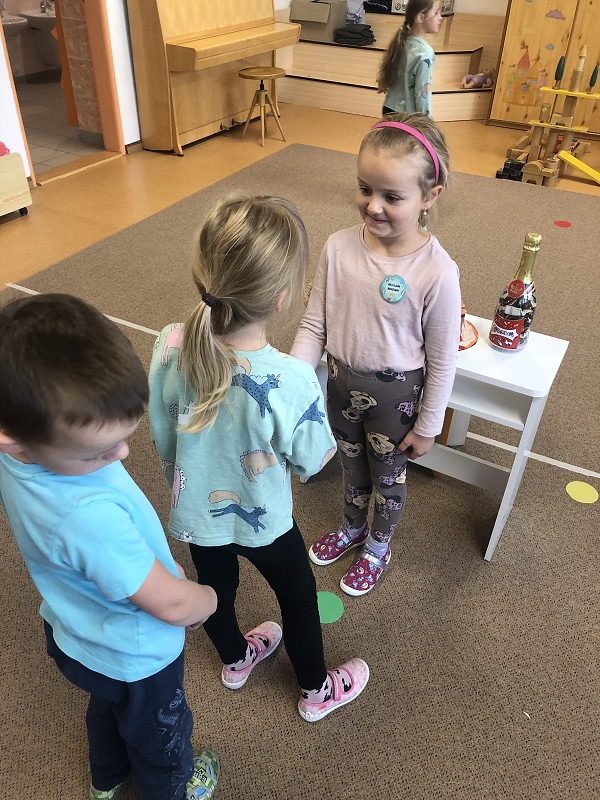 Opičky slaví narozeniny