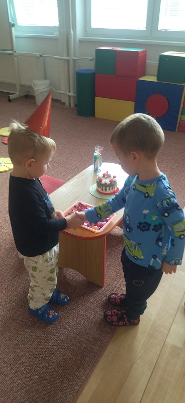 Oslava narozenin v Broučcích