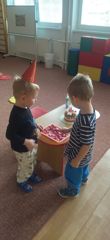 Oslava narozenin v Broučcích