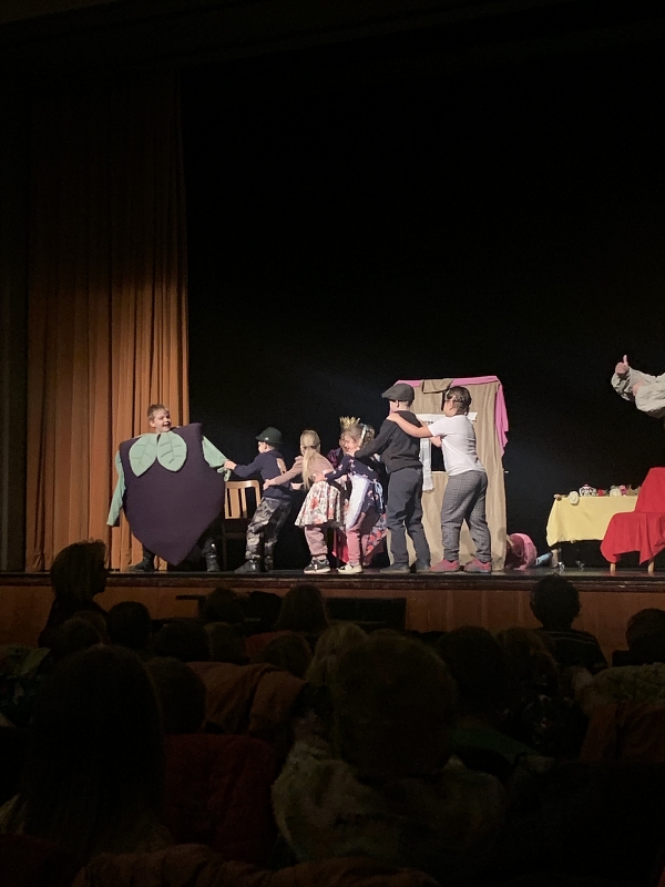 Děti z MŠ Pohádka v divadle