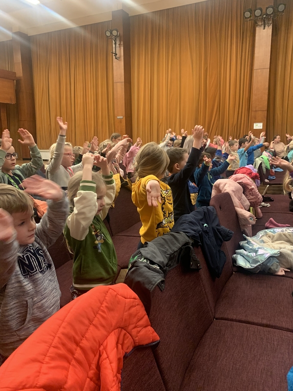 Děti z MŠ Pohádka v divadle