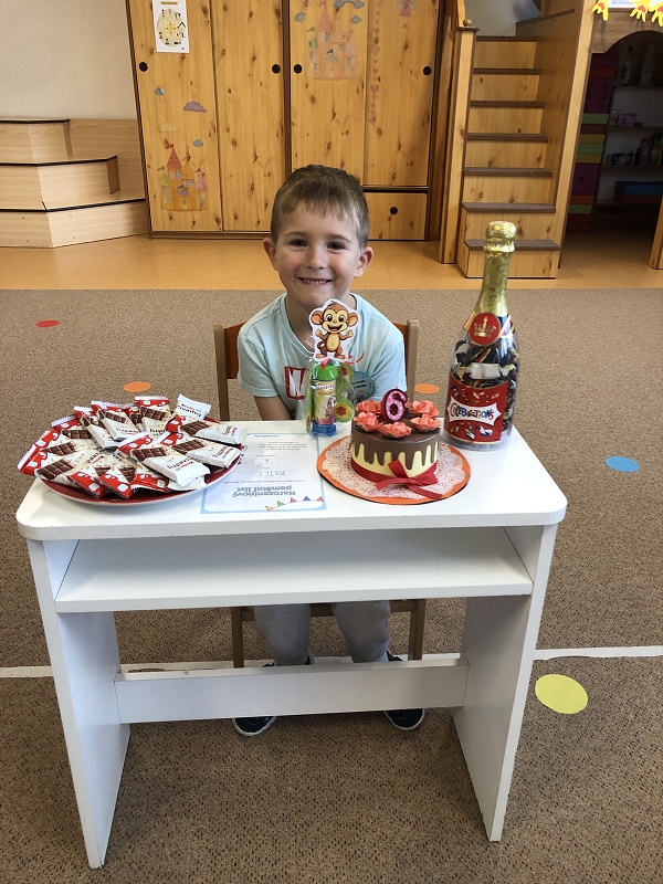 Opičky slaví narozeniny