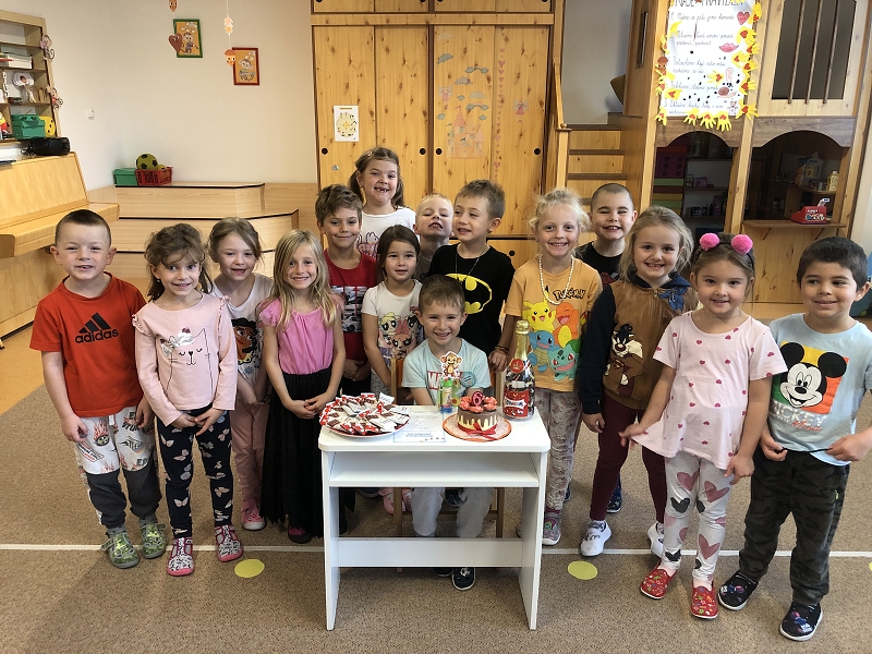 Opičky slaví narozeniny