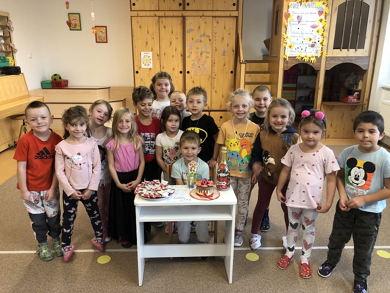 Opičky slaví narozeniny