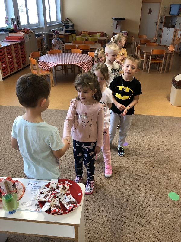 Opičky slaví narozeniny