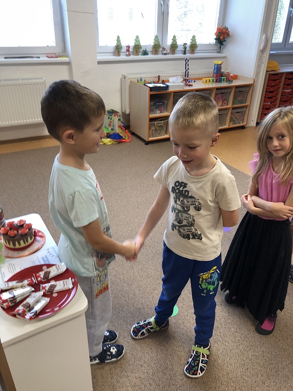 Opičky slaví narozeniny