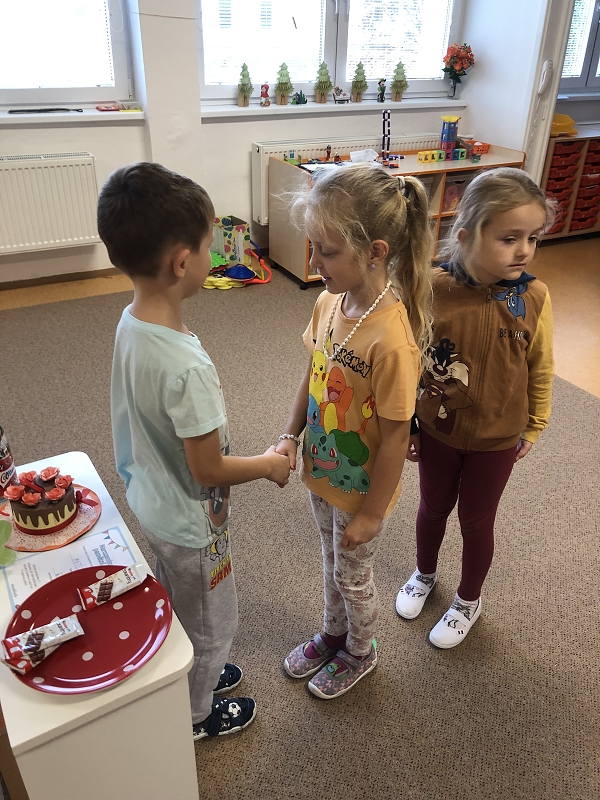 Opičky slaví narozeniny