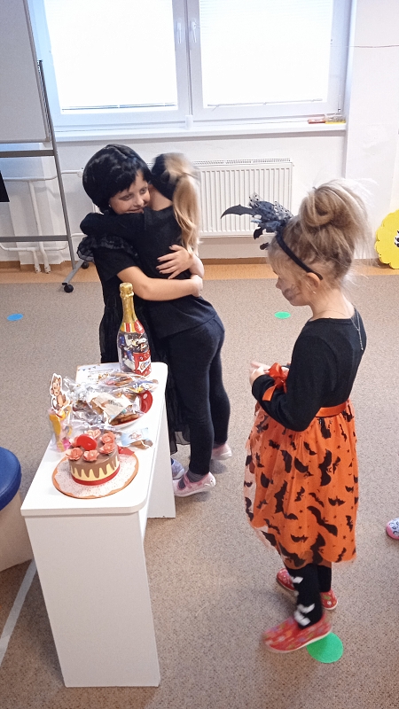 Opičky slaví narozeniny