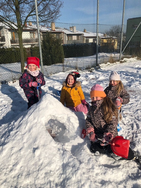 Hrátky na sněhu - Opičky