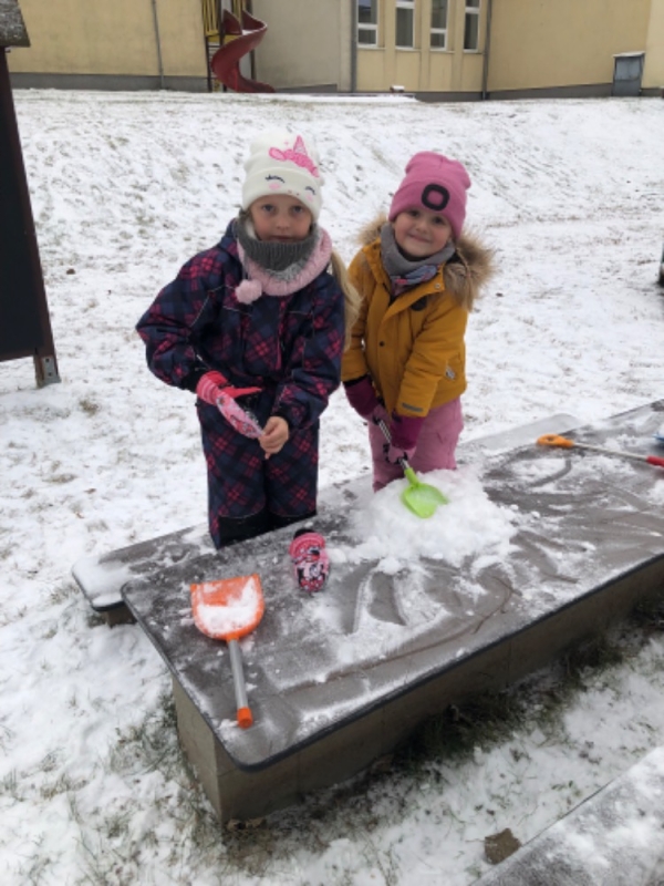 Hrátky na sněhu - Opičky