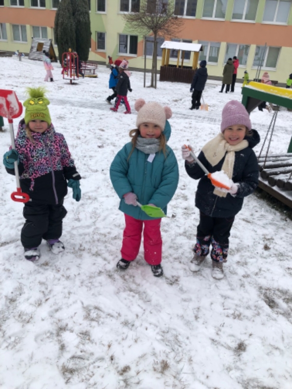 Hrátky na sněhu - Opičky