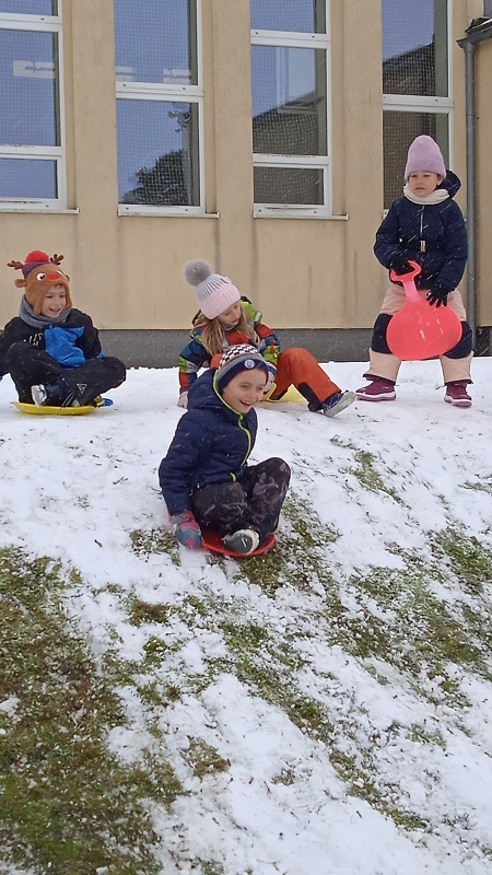 Hrátky na sněhu - Opičky