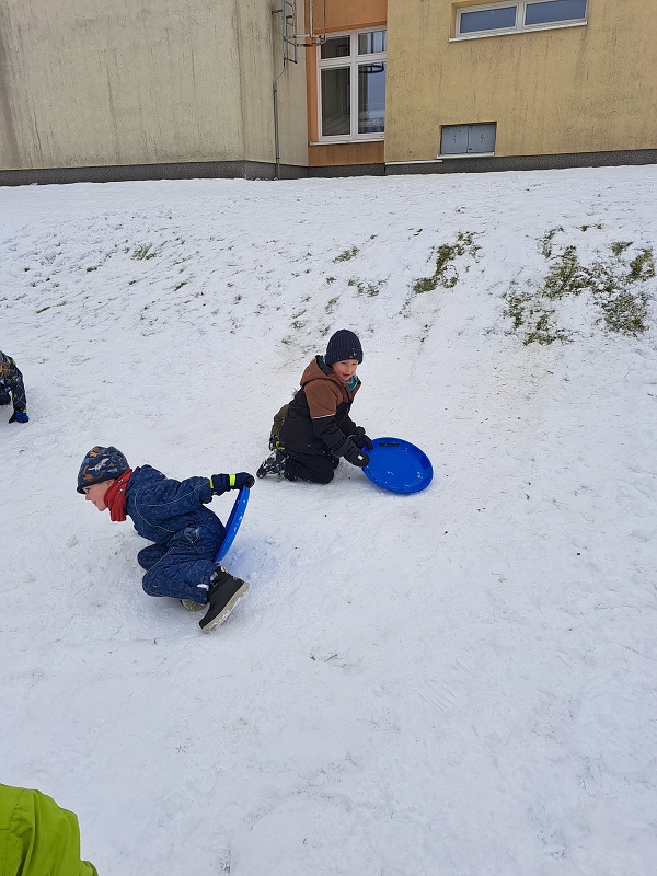 Hrátky se sněhem s dětmi z Veverek
