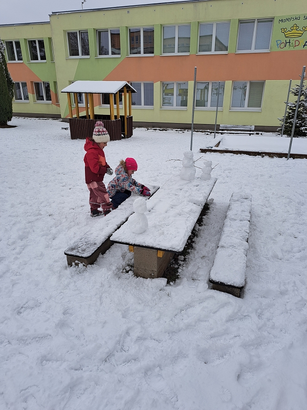 Hrátky se sněhem s dětmi z Veverek