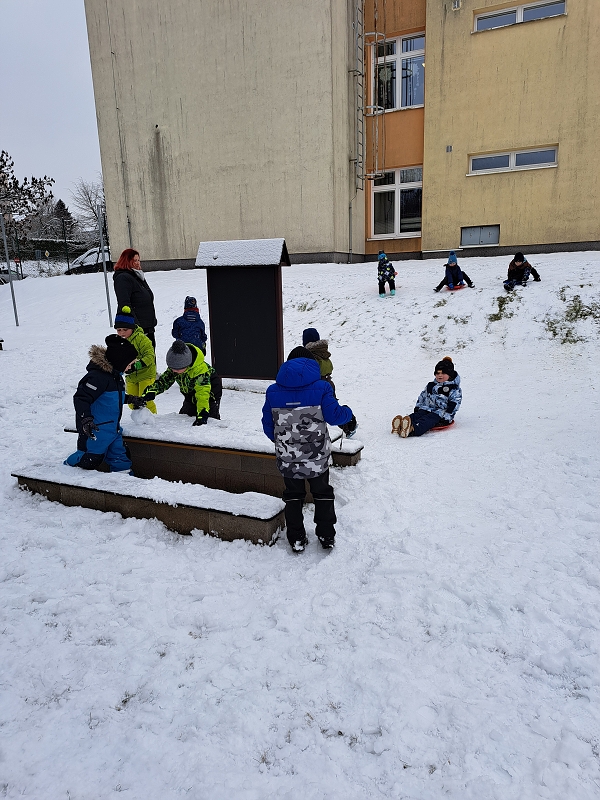 Hrátky se sněhem s dětmi z Veverek