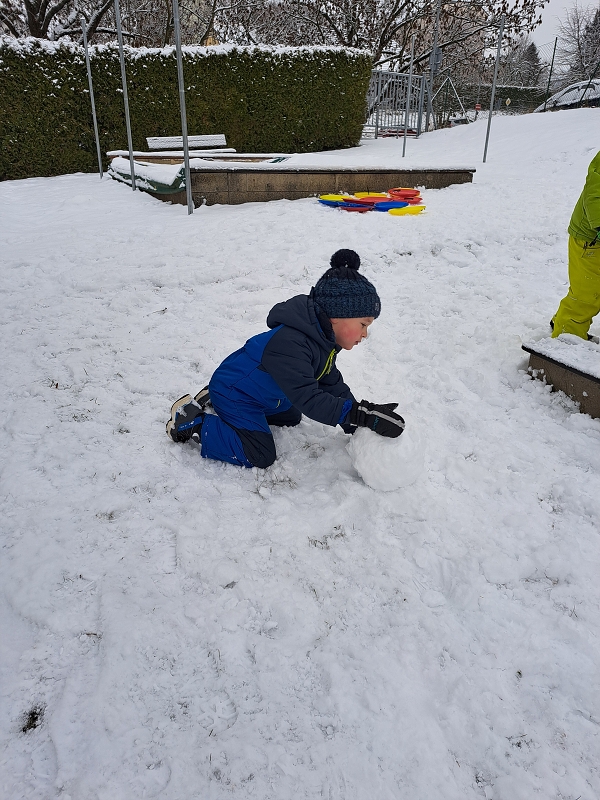 Hrátky se sněhem s dětmi z Veverek
