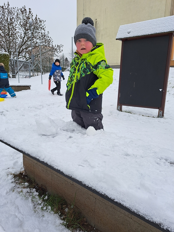 Hrátky se sněhem s dětmi z Veverek