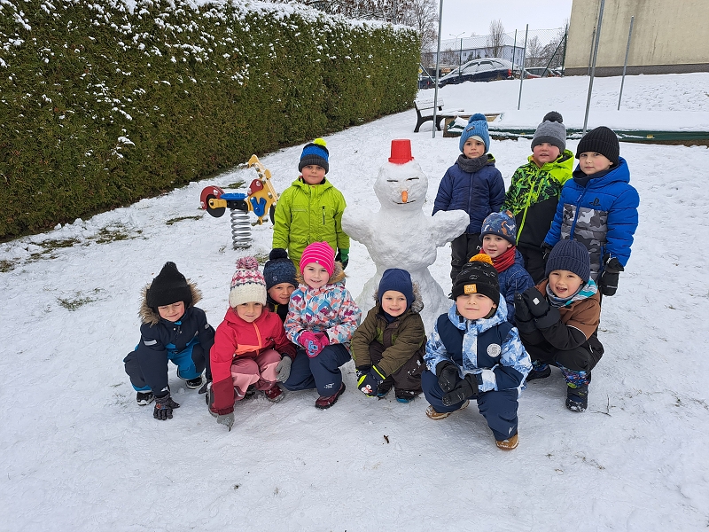 Hrátky se sněhem s dětmi z Veverek
