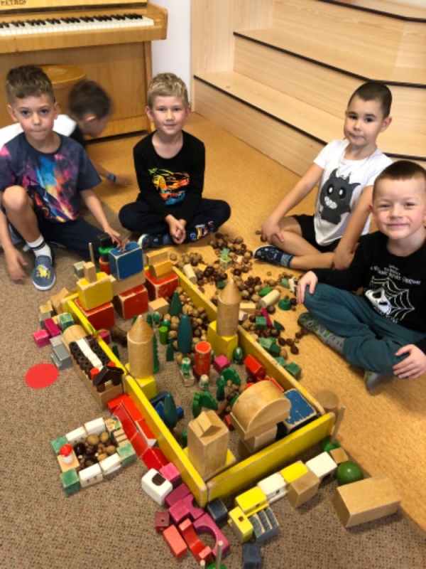 Listopad v Opičkách