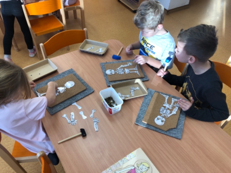 Listopad v Opičkách