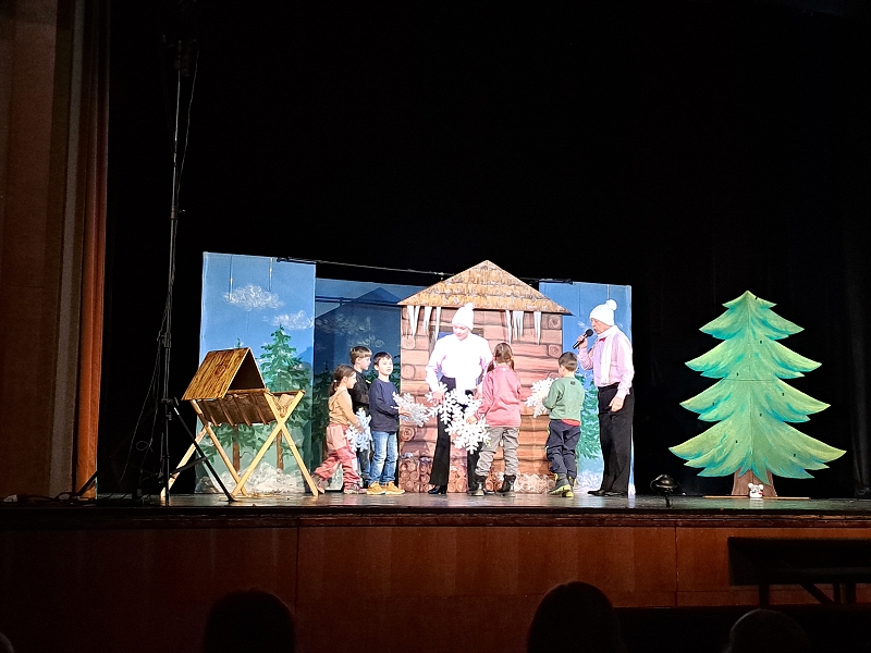 Děti z MŠ Pohádka součástí divadelního představení