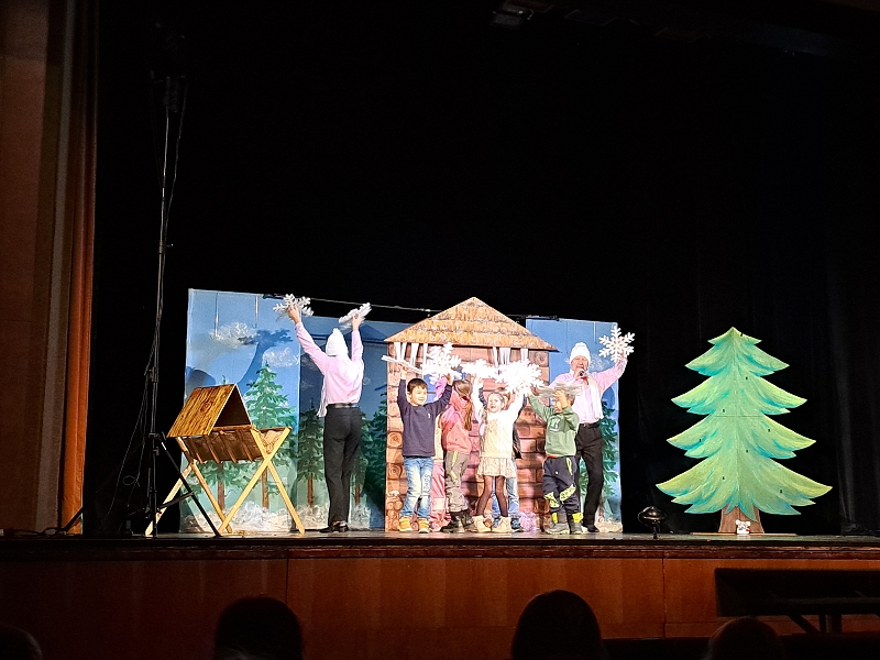 Děti z MŠ Pohádka součástí divadelního představení