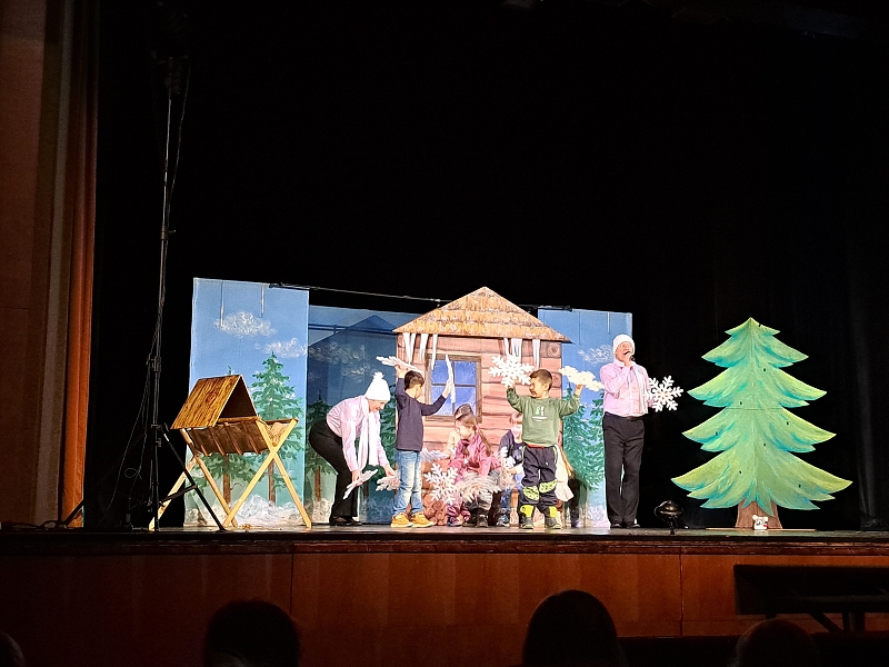 Děti z MŠ Pohádka součástí divadelního představení