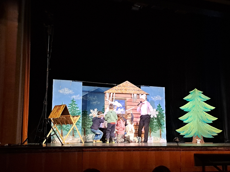 Děti z MŠ Pohádka součástí divadelního představení