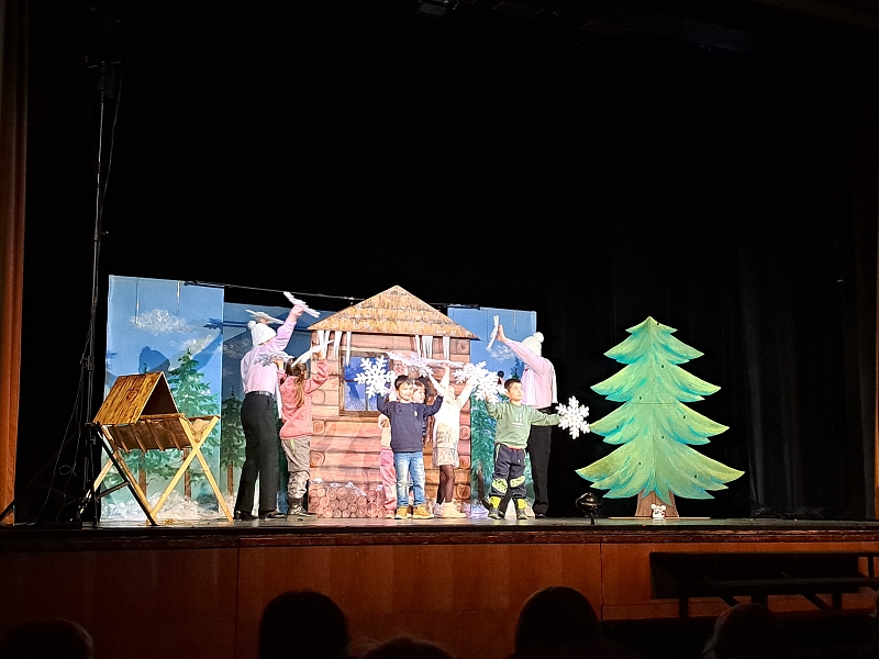 Děti z MŠ Pohádka součástí divadelního představení