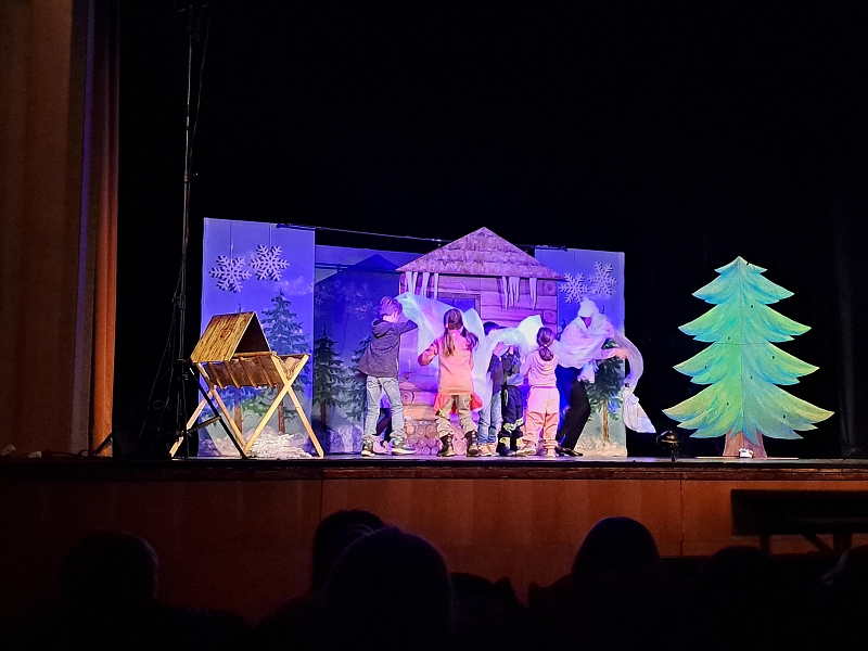 Děti z MŠ Pohádka součástí divadelního představení