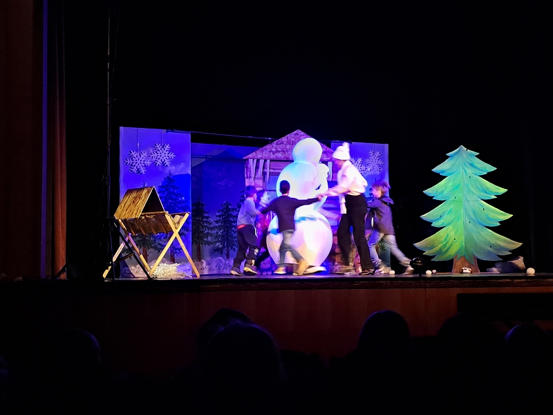 Děti z MŠ Pohádka součástí divadelního představení