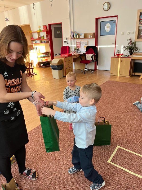 Vánoční nadílka v Broučcích