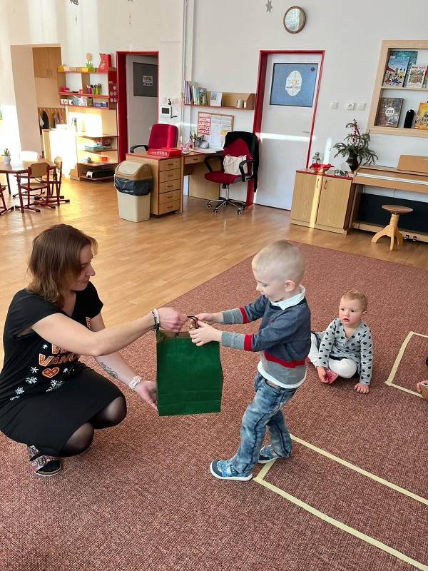 Vánoční nadílka v Broučcích