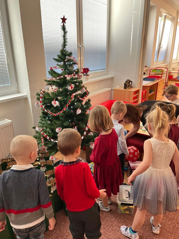 Vánoční nadílka v Broučcích