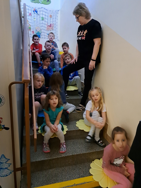 Vánoční zpívání na schodech