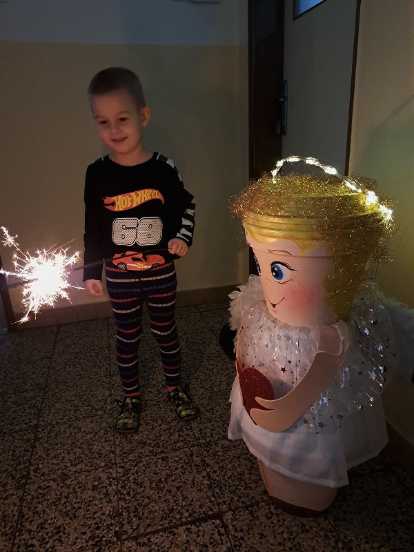 Vánoční zpívání na schodech