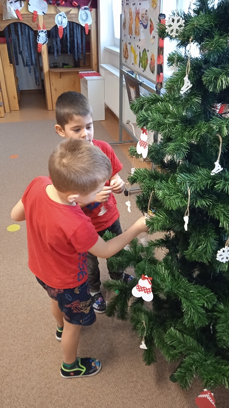 Zdobení stromečku v Opičkách