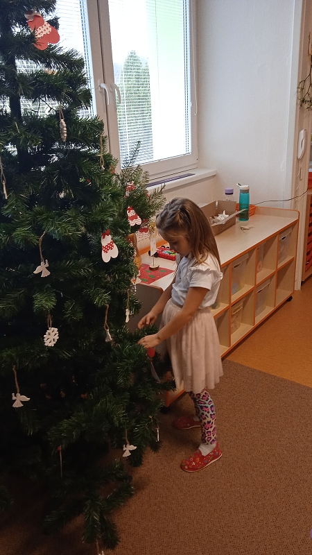 Zdobení stromečku v Opičkách