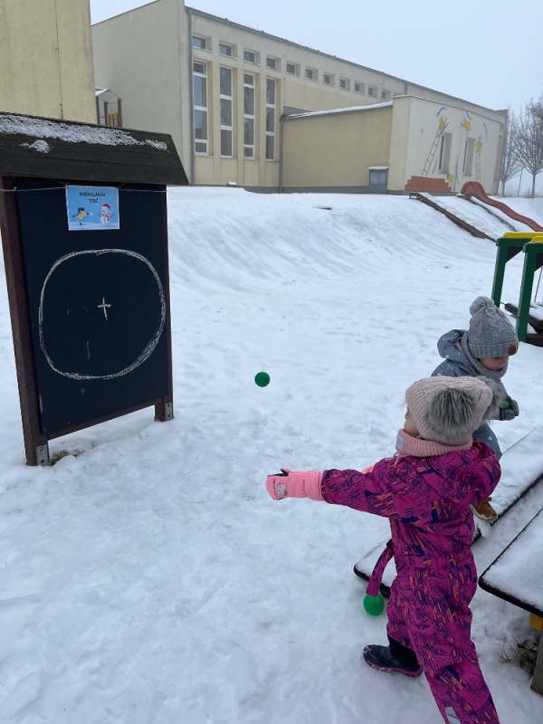 Broučci se účastní zimní školkiády