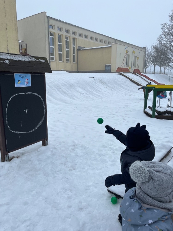 Broučci se účastní zimní školkiády