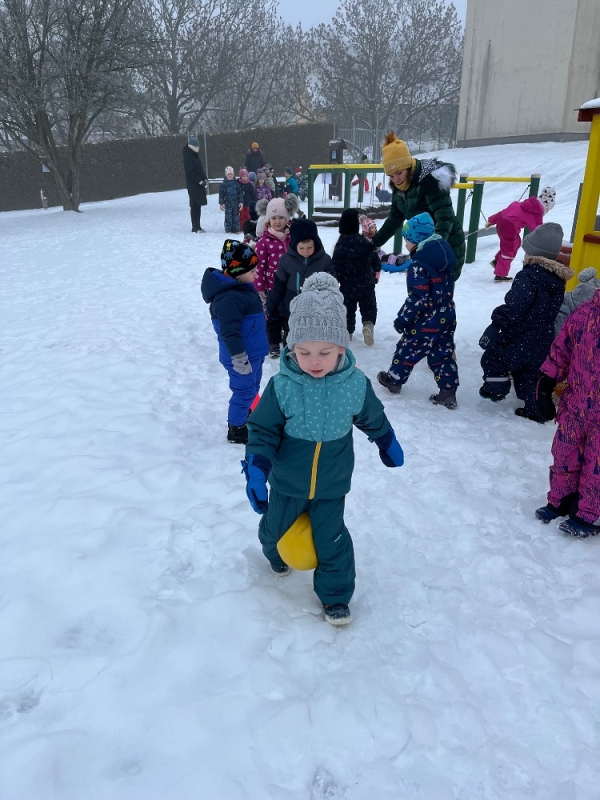 Broučci se účastní zimní školkiády