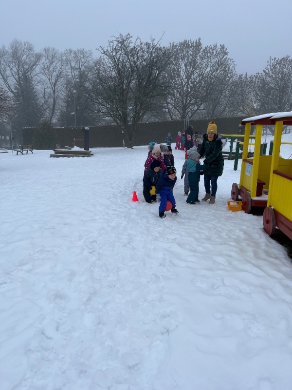 Broučci se účastní zimní školkiády