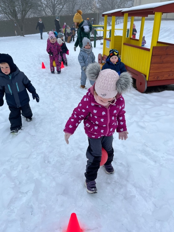 Broučci se účastní zimní školkiády