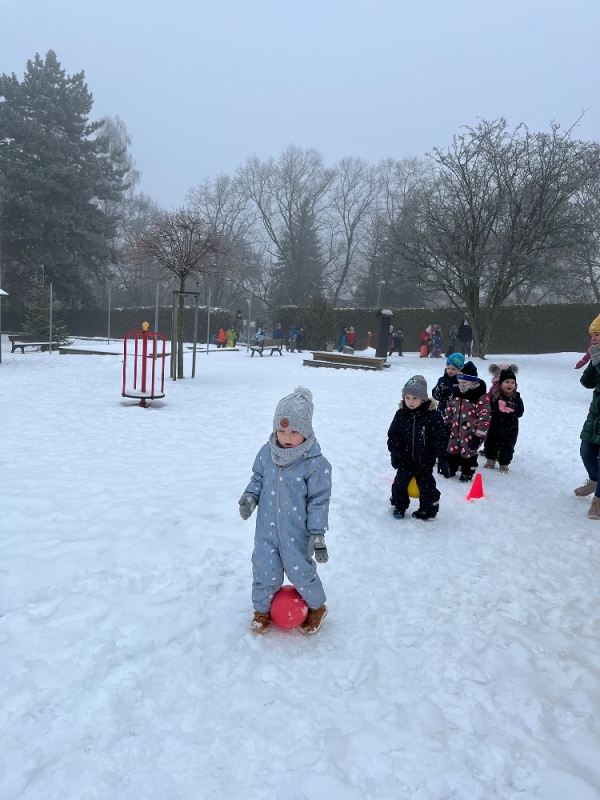 Broučci se účastní zimní školkiády