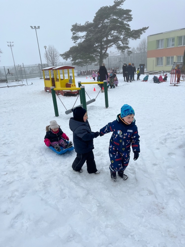 Broučci se účastní zimní školkiády