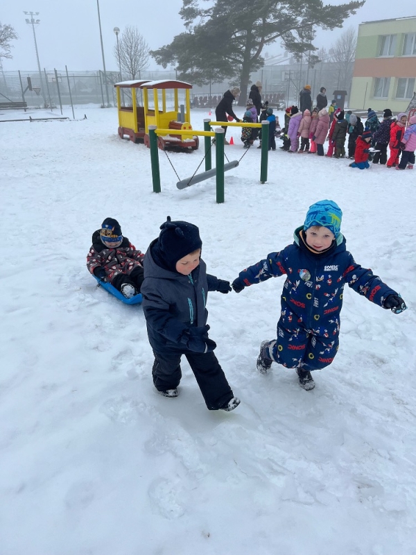 Broučci se účastní zimní školkiády