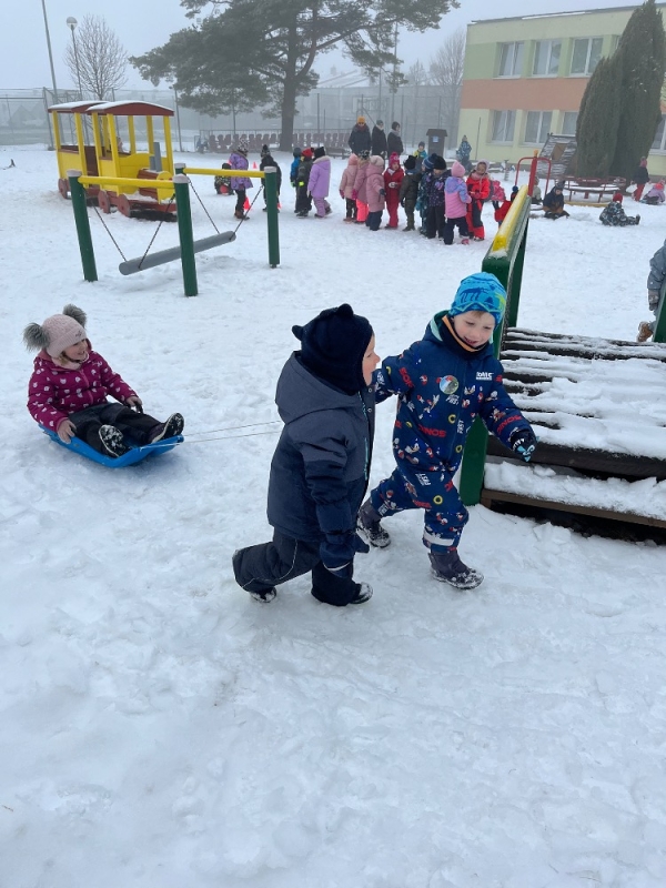 Broučci se účastní zimní školkiády