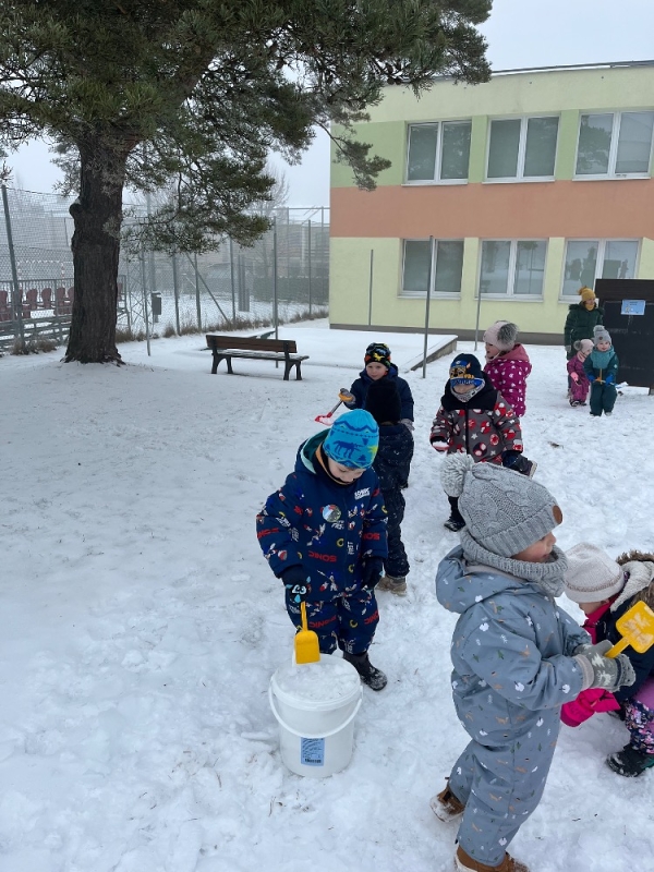 Broučci se účastní zimní školkiády