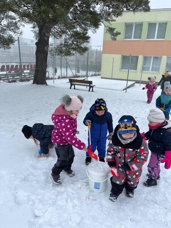 Broučci se účastní zimní školkiády